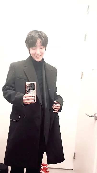 A moment captured by a fan of Lee Joongi