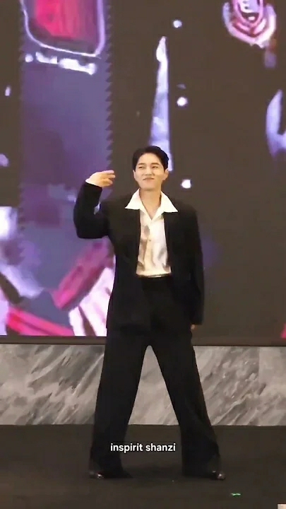 Latest photo of Kim Myungsoo (L)