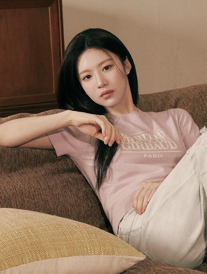 Behind-the-scenes cut of Go Younjung