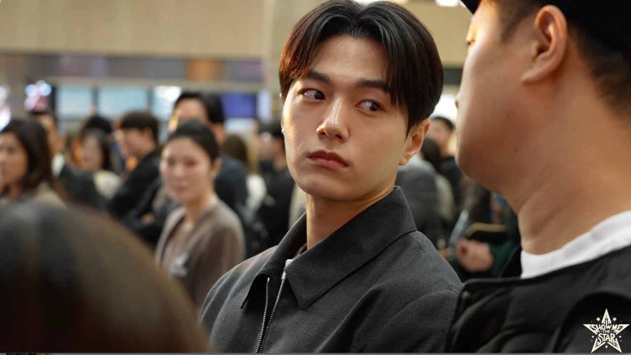 Recent activity shot of Kim Myungsoo (L)