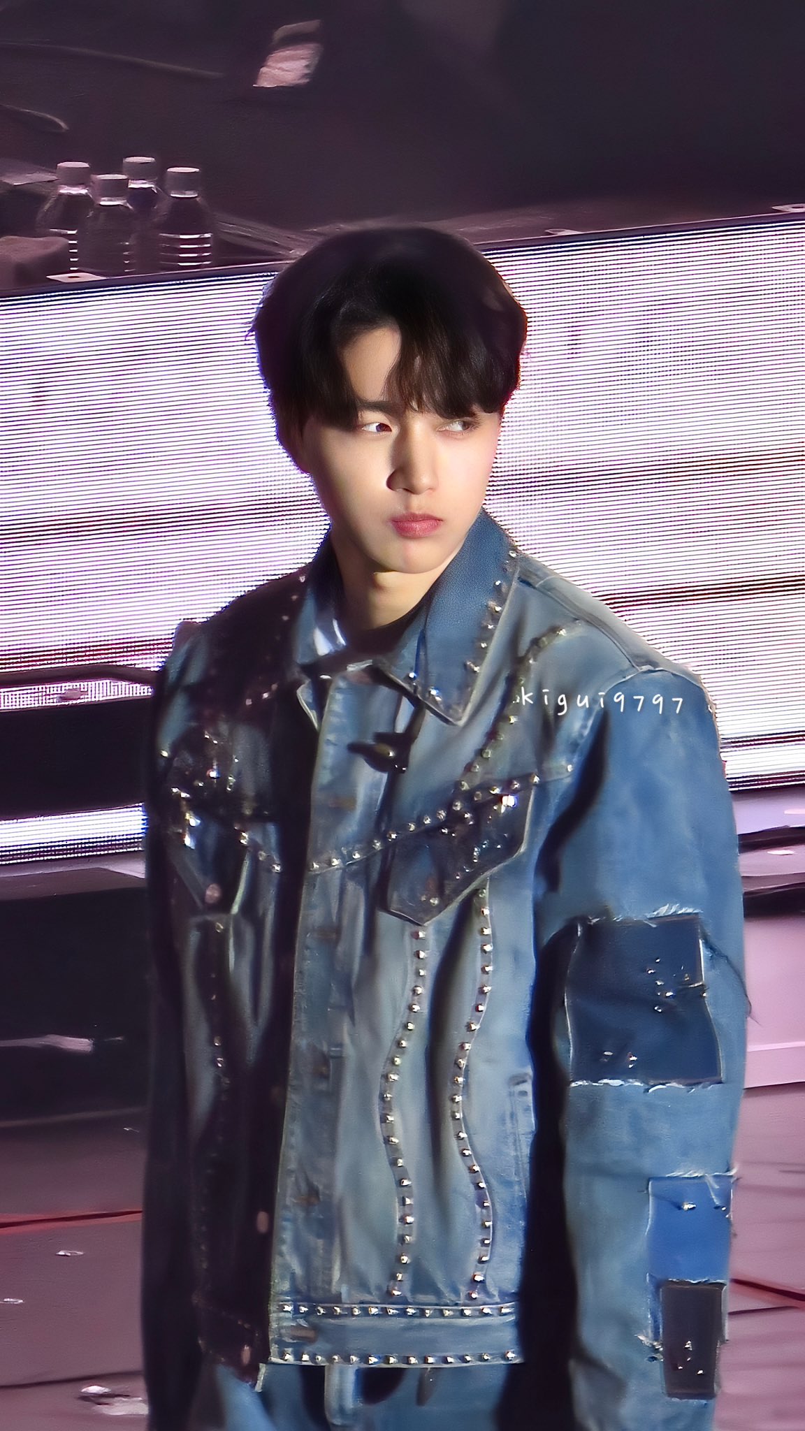 A moment captured by a fan of Kim Myungsoo (L)