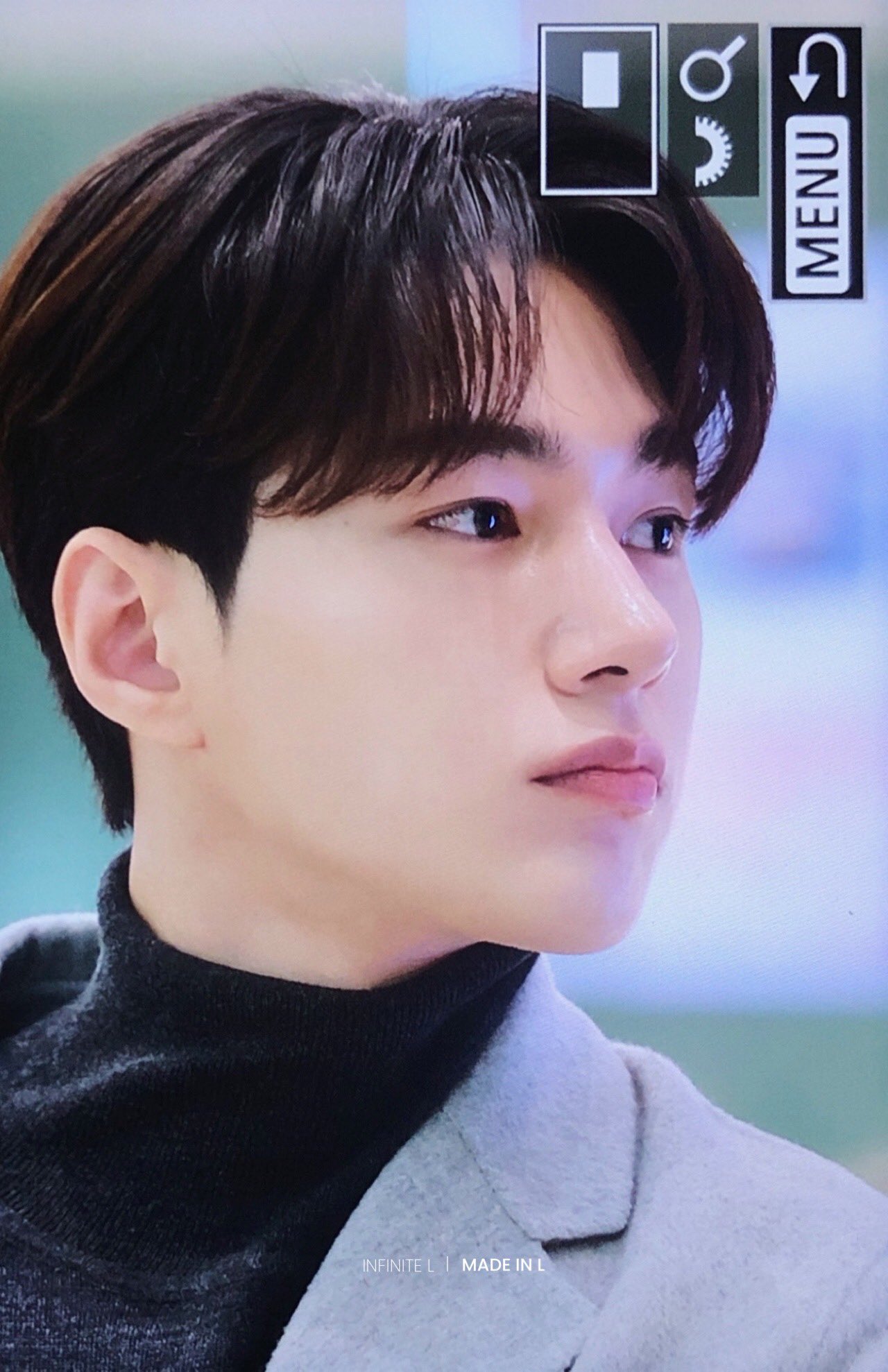 A moment captured by a fan of Kim Myungsoo (L)
