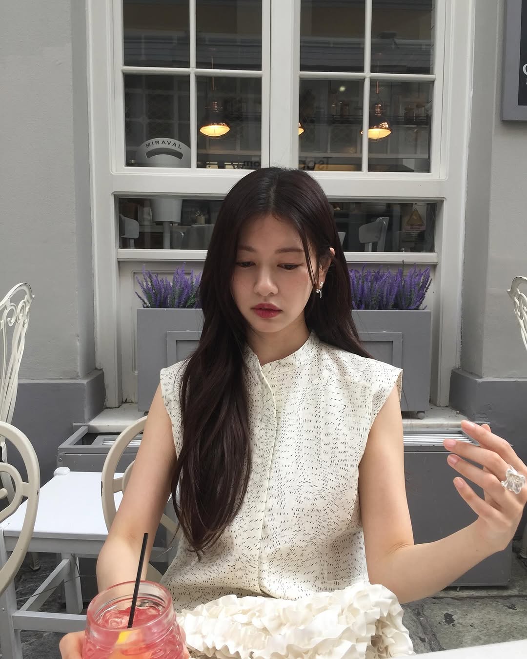 Behind-the-scenes cut of Jung Somin