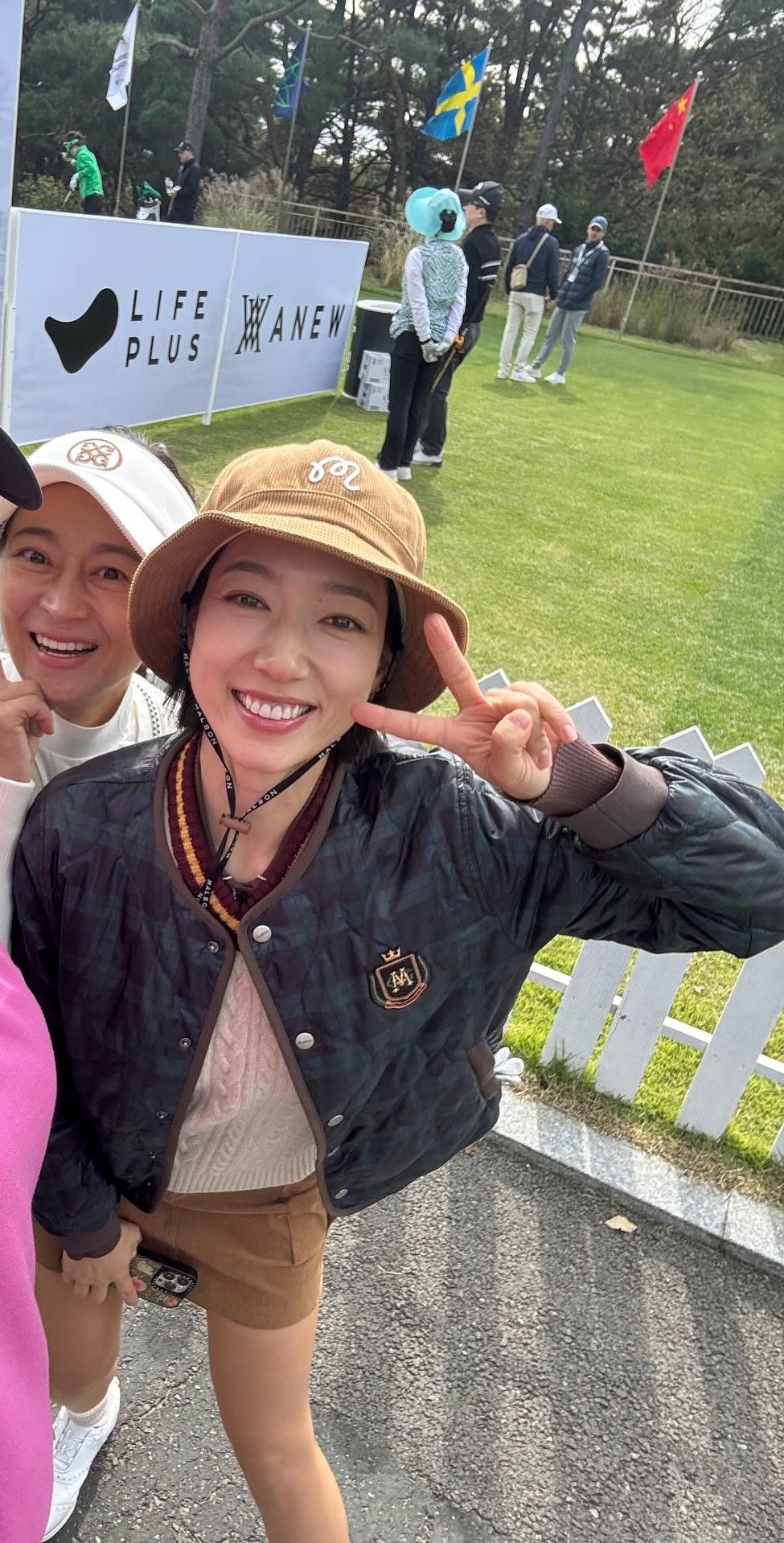 Behind-the-scenes cut of Park Shinhye