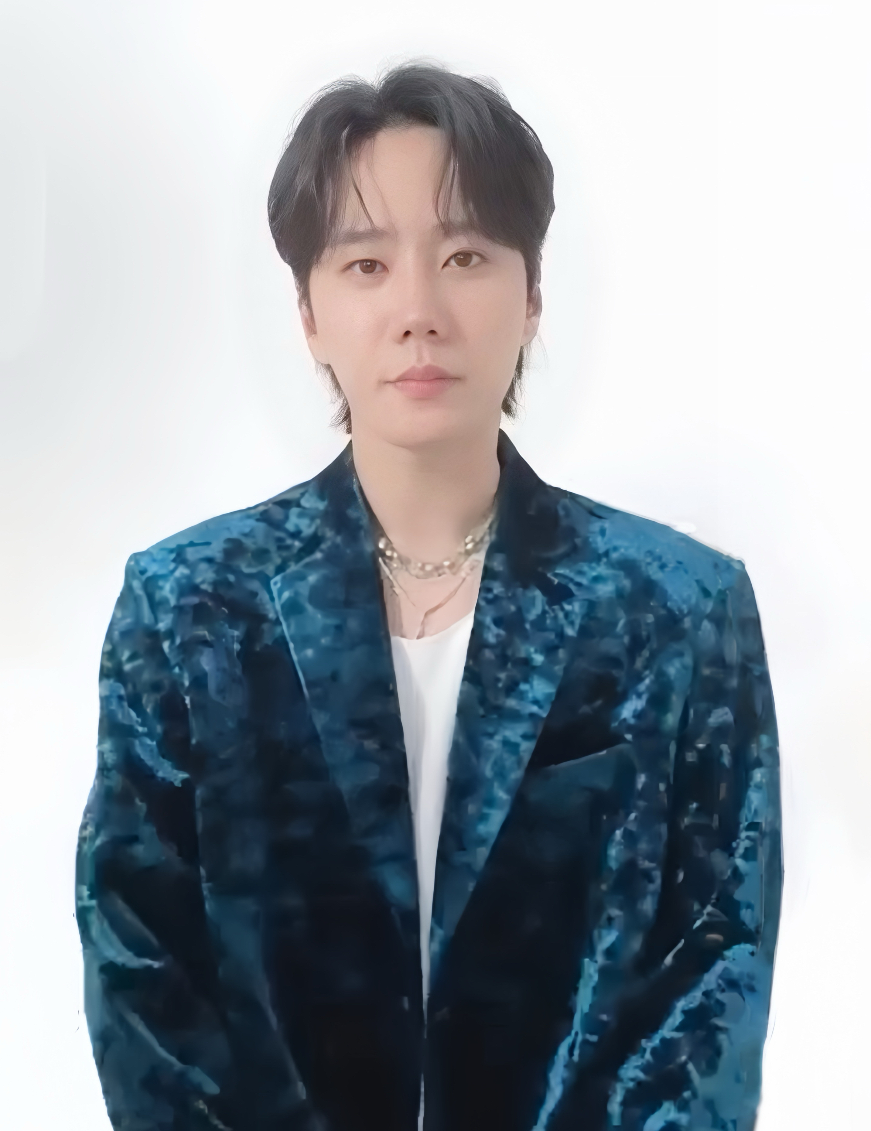 Behind-the-scenes cut of Lee Junyoung