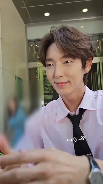 A moment captured by a fan of Lee Joongi
