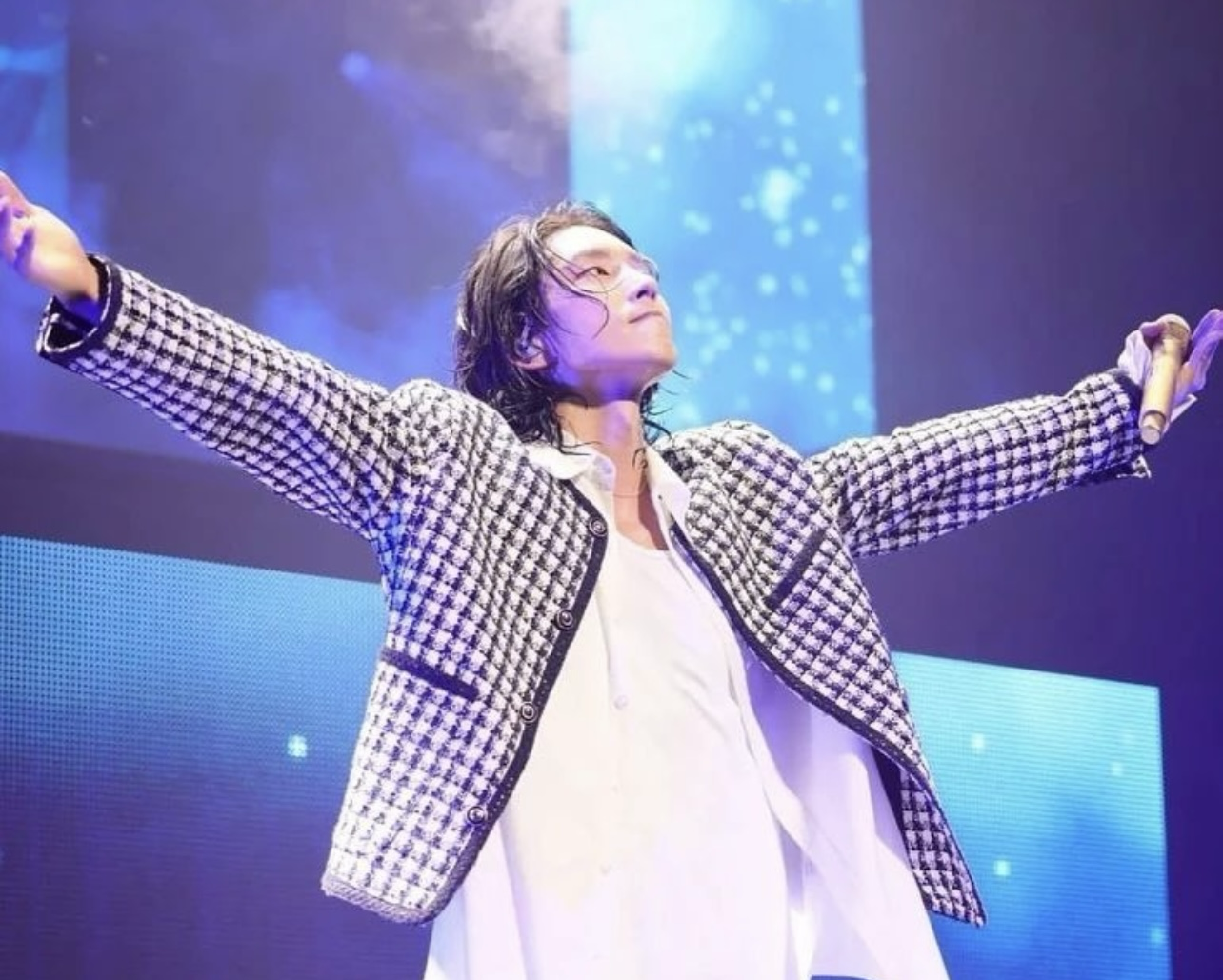 A moment captured by a fan of Lee Joongi