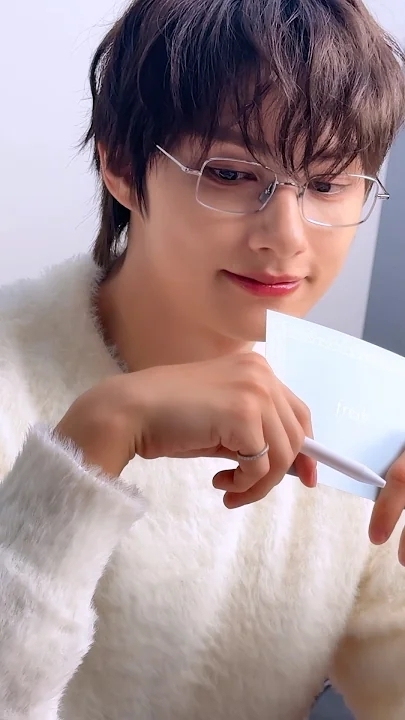 Behind-the-scenes cut of Wen Junhui