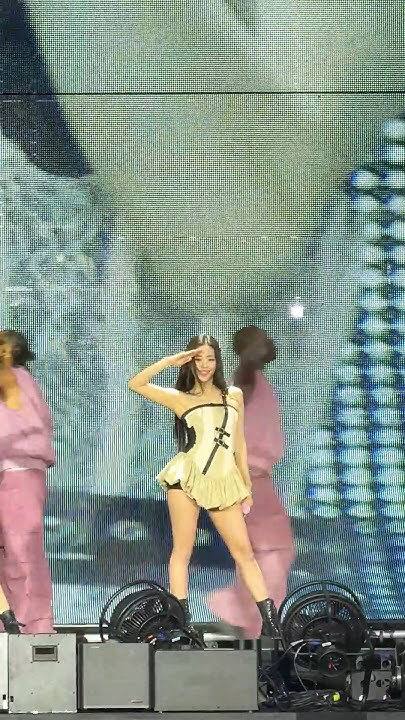 Today's popular wallpaper in Jisoo (1995) community