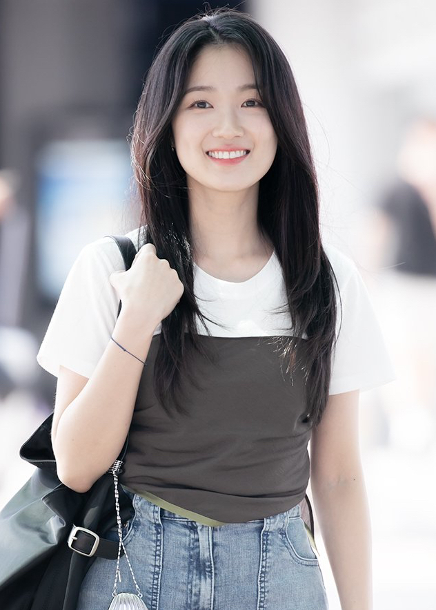Behind-the-scenes cut of Kim Hyeyoon