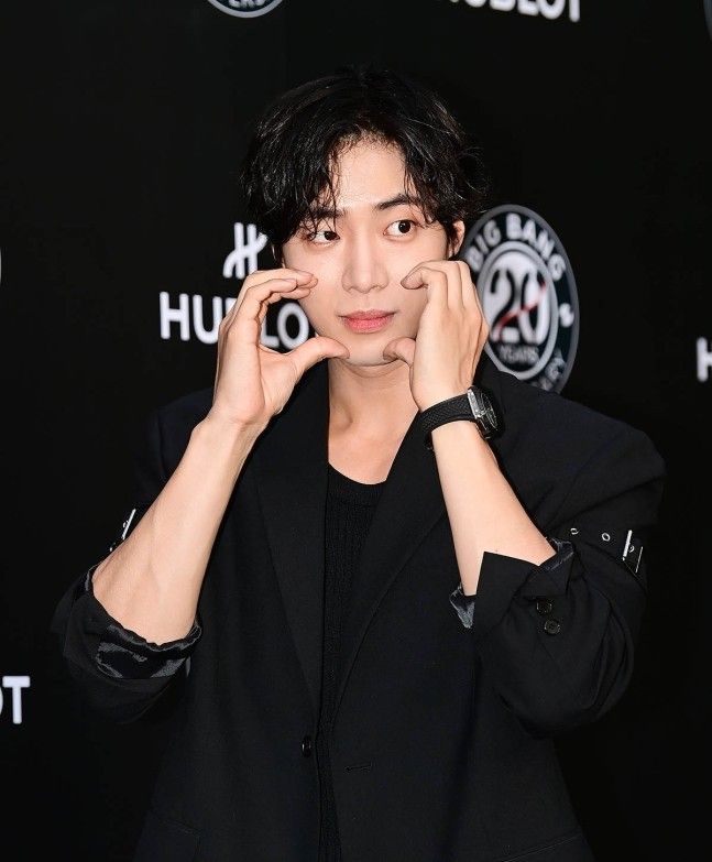 Behind-the-scenes cut of Choo Youngwoo