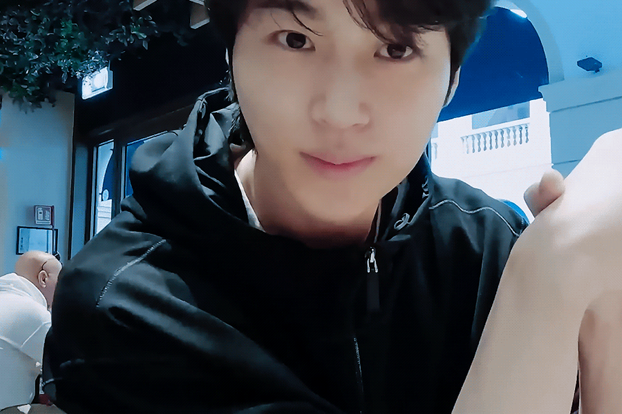 Recent activity shot of Byeon Wooseok