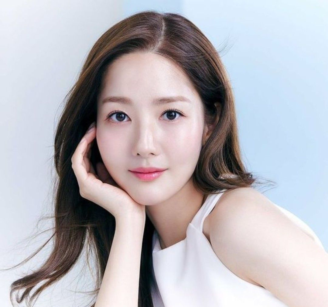 Foto kegiatan terbaru dari Park Minyoung