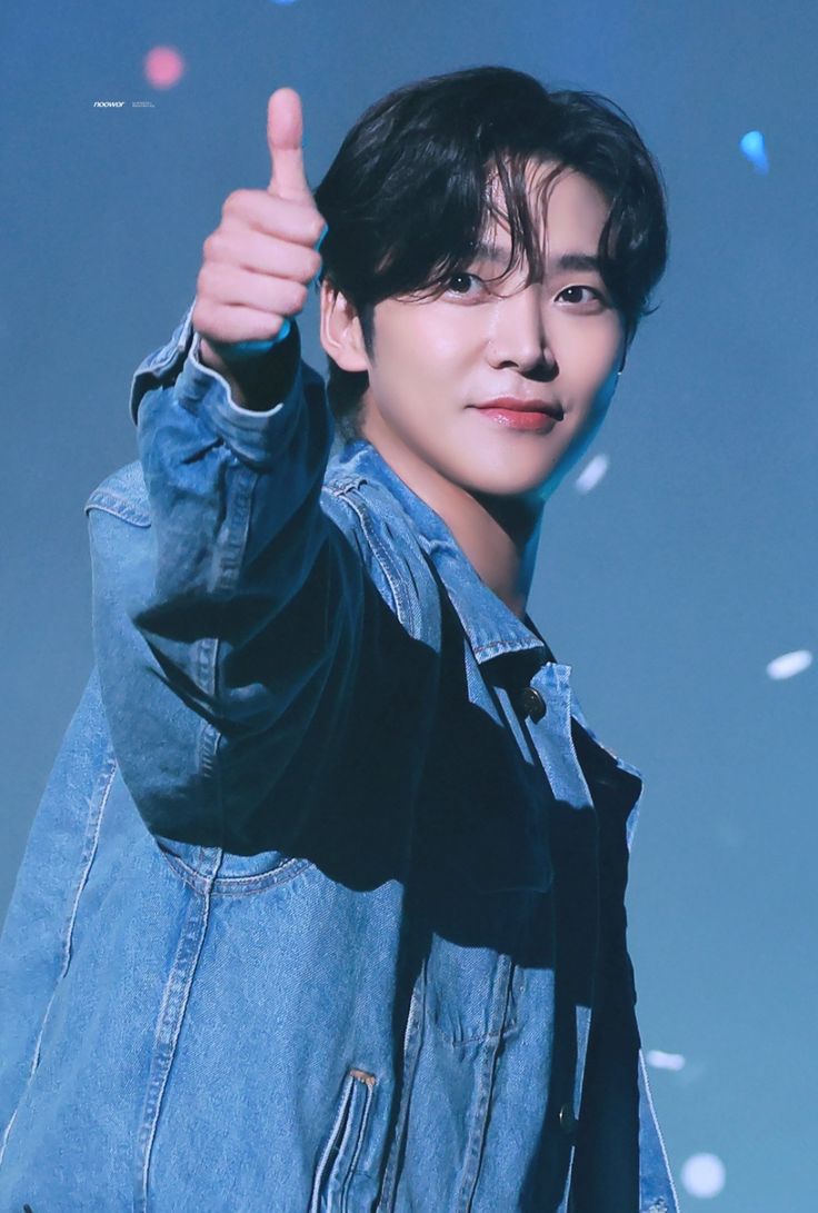 A moment captured by a fan of Rowoon