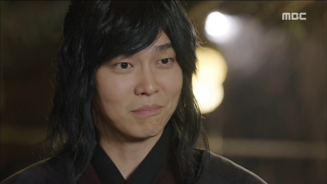 Behind-the-scenes cut of Yoon Kyunsang