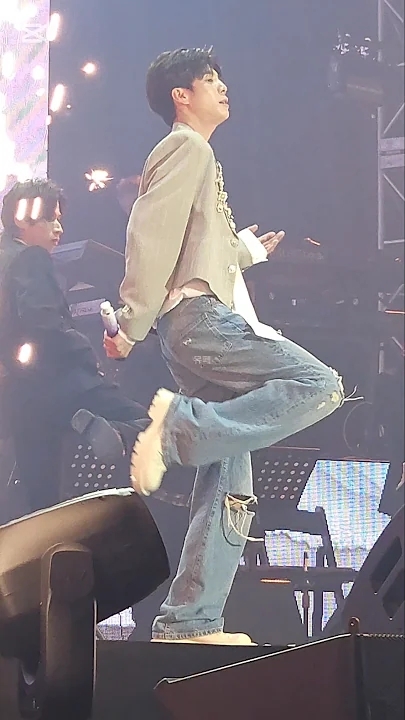 Representative background image loved by Jeong Dongwon fandom