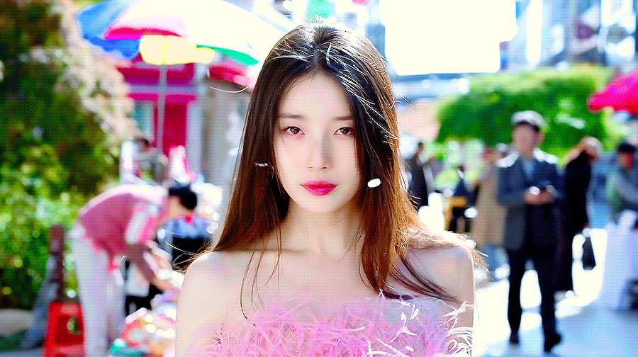 Recent activity shot of Bae Suzy