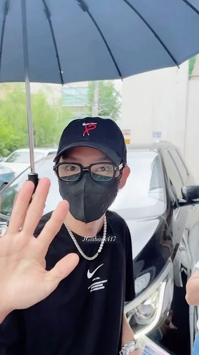 A moment captured by a fan of Lee Joongi