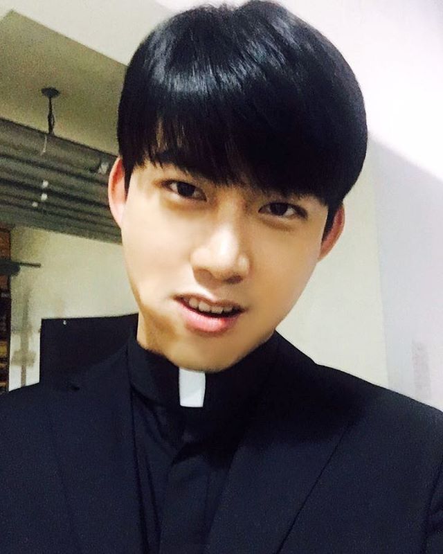 Behind-the-scenes cut of Taecyeon