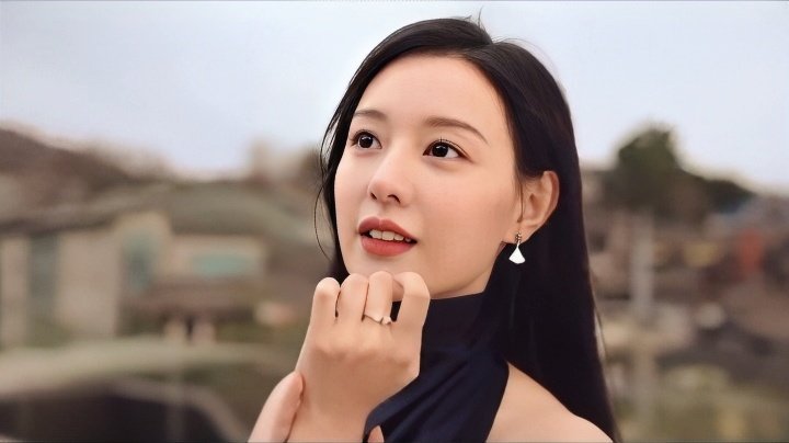 Behind-the-scenes cut of Kim Jiwon