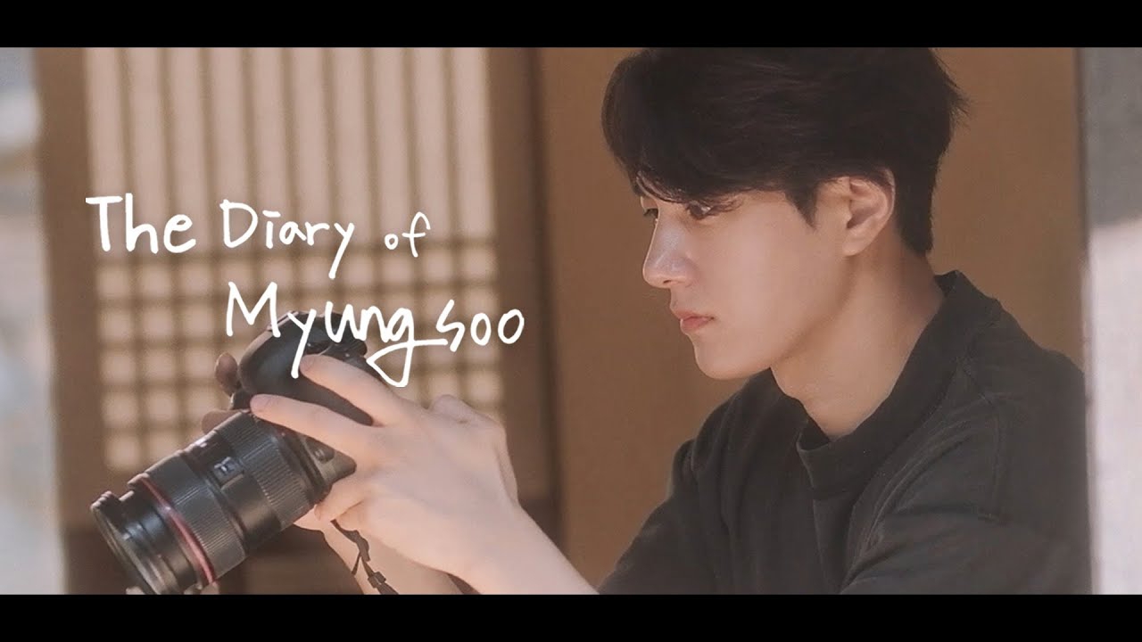 A moment captured by a fan of Kim Myungsoo (L)