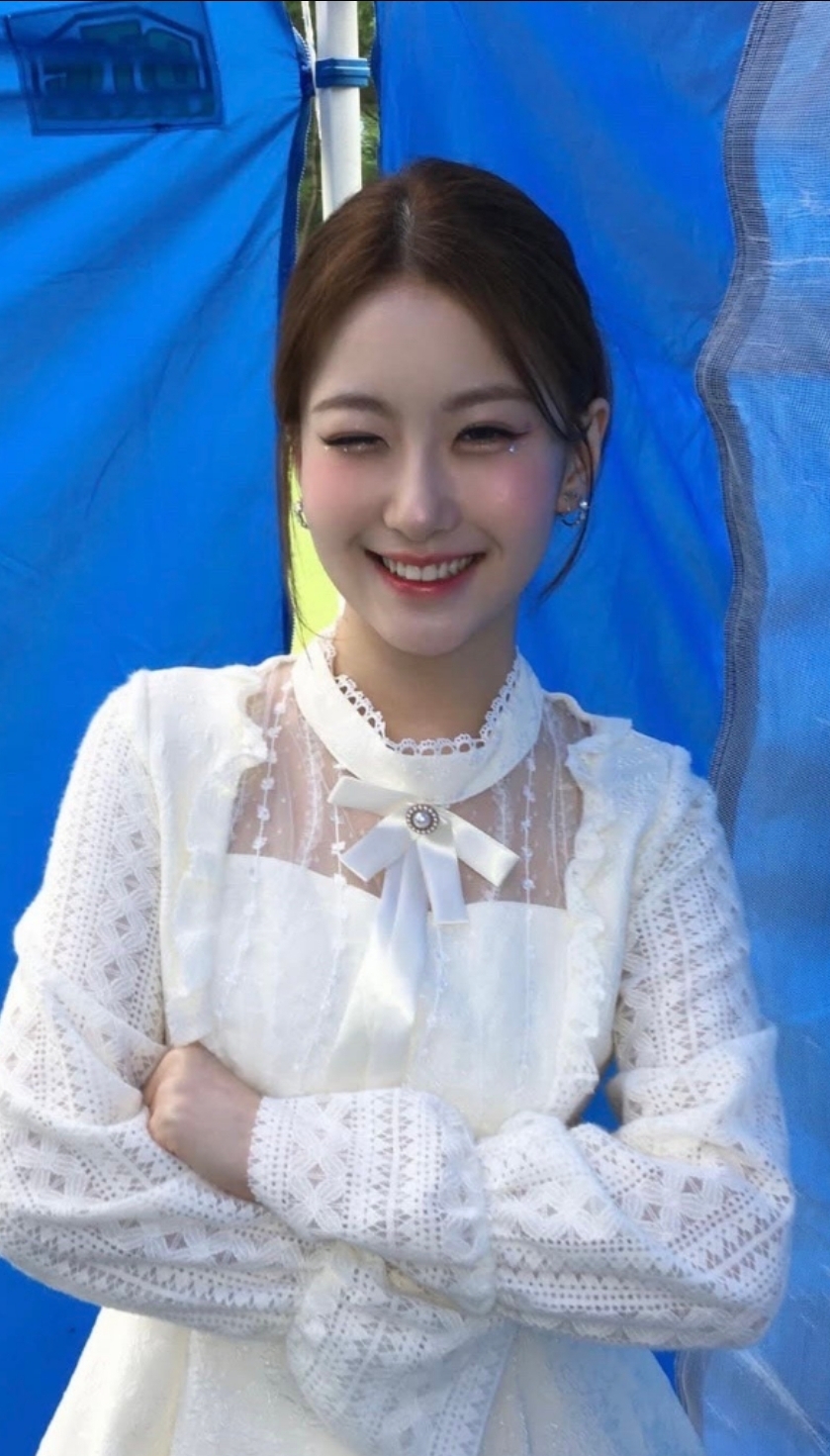 Today's popular wallpaper in Oh Yujin community