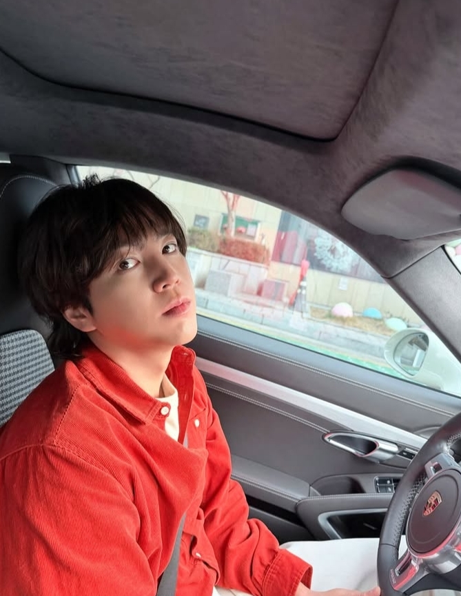 Recent activity shot of Jang Geunsuk