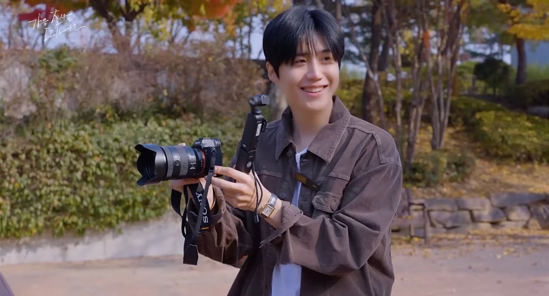 Behind-the-scenes cut of Kim Seonho