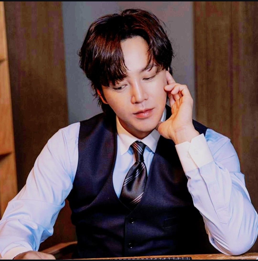 Recent activity shot of Jang Geunsuk