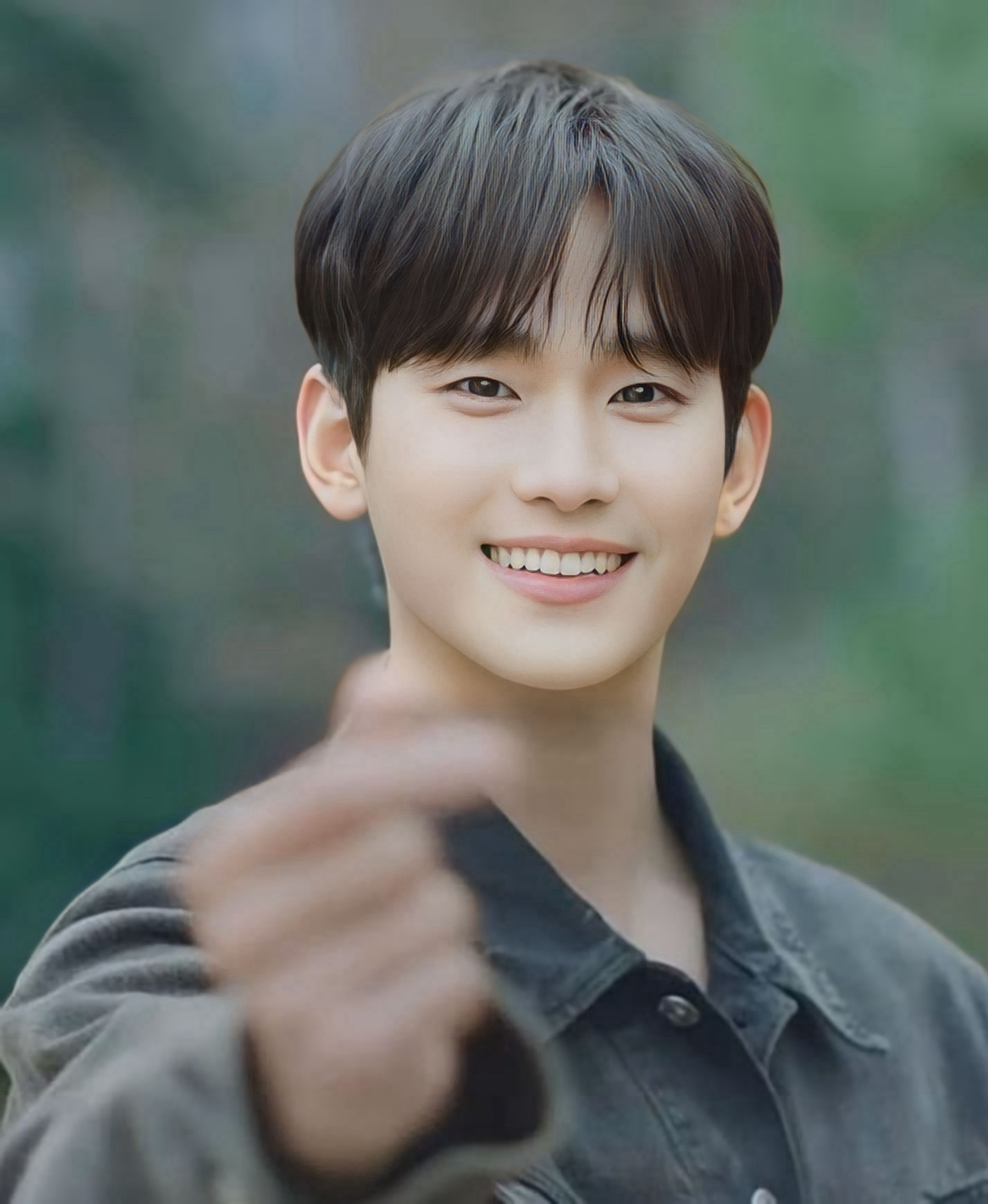 金秀賢的最新照片