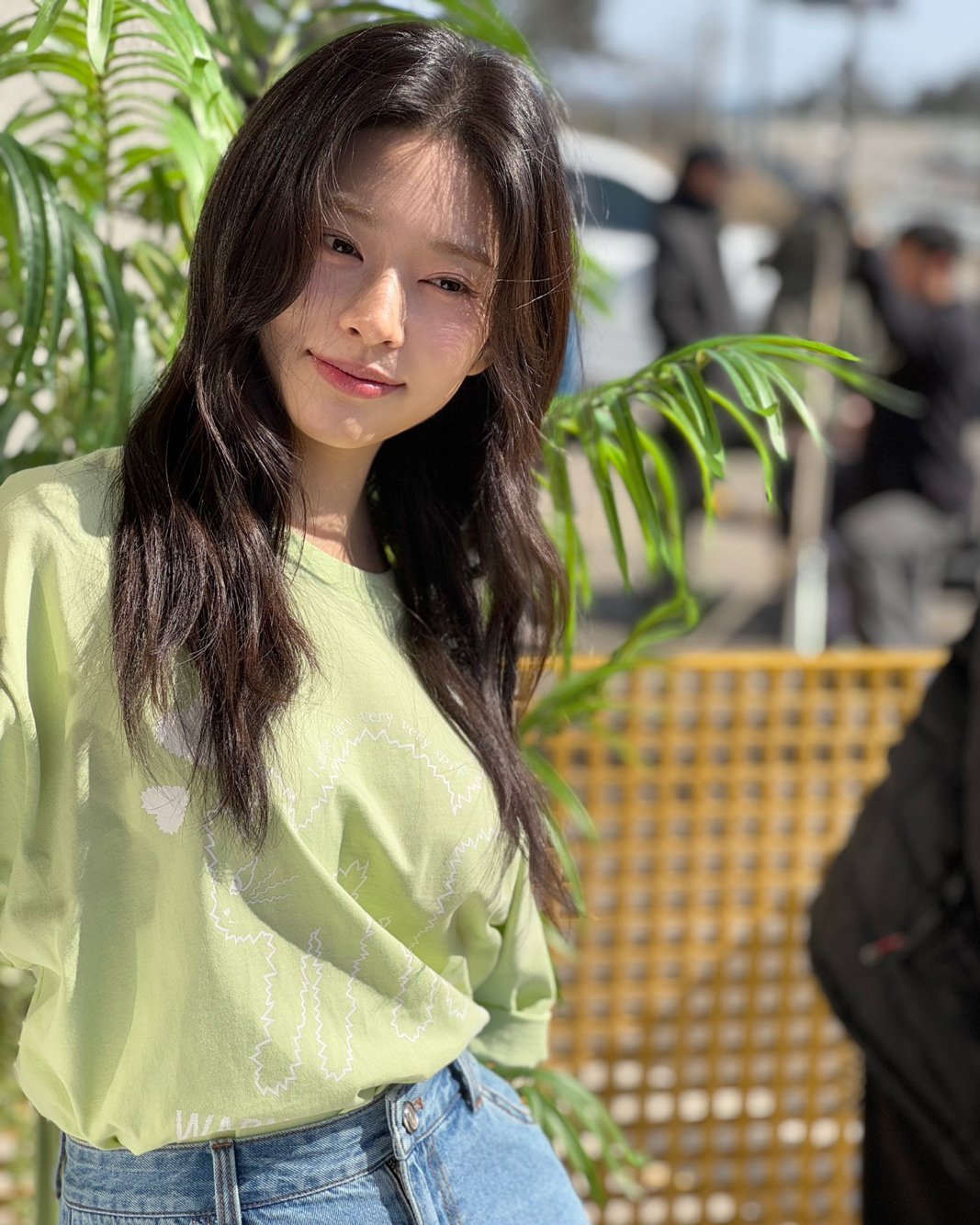 Behind-the-scenes cut of Kim Minju
