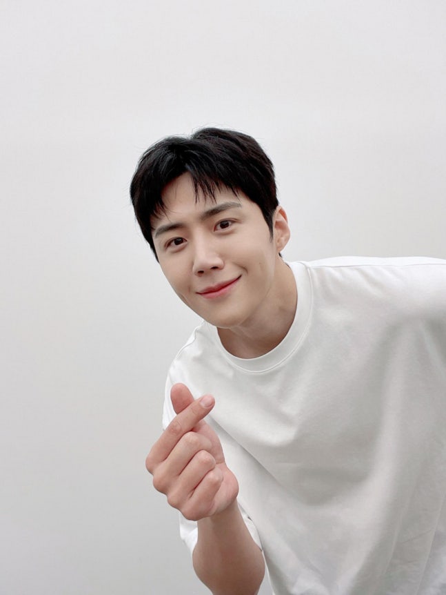 Behind-the-scenes cut of Kim Seonho