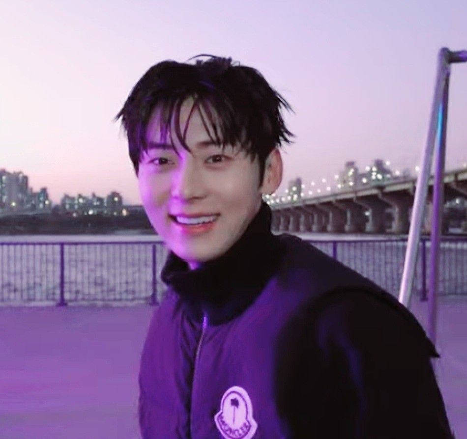 Behind-the-scenes cut of Hwang Minhyun