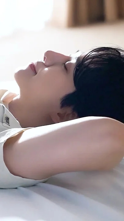 Behind-the-scenes cut of Lee Junho