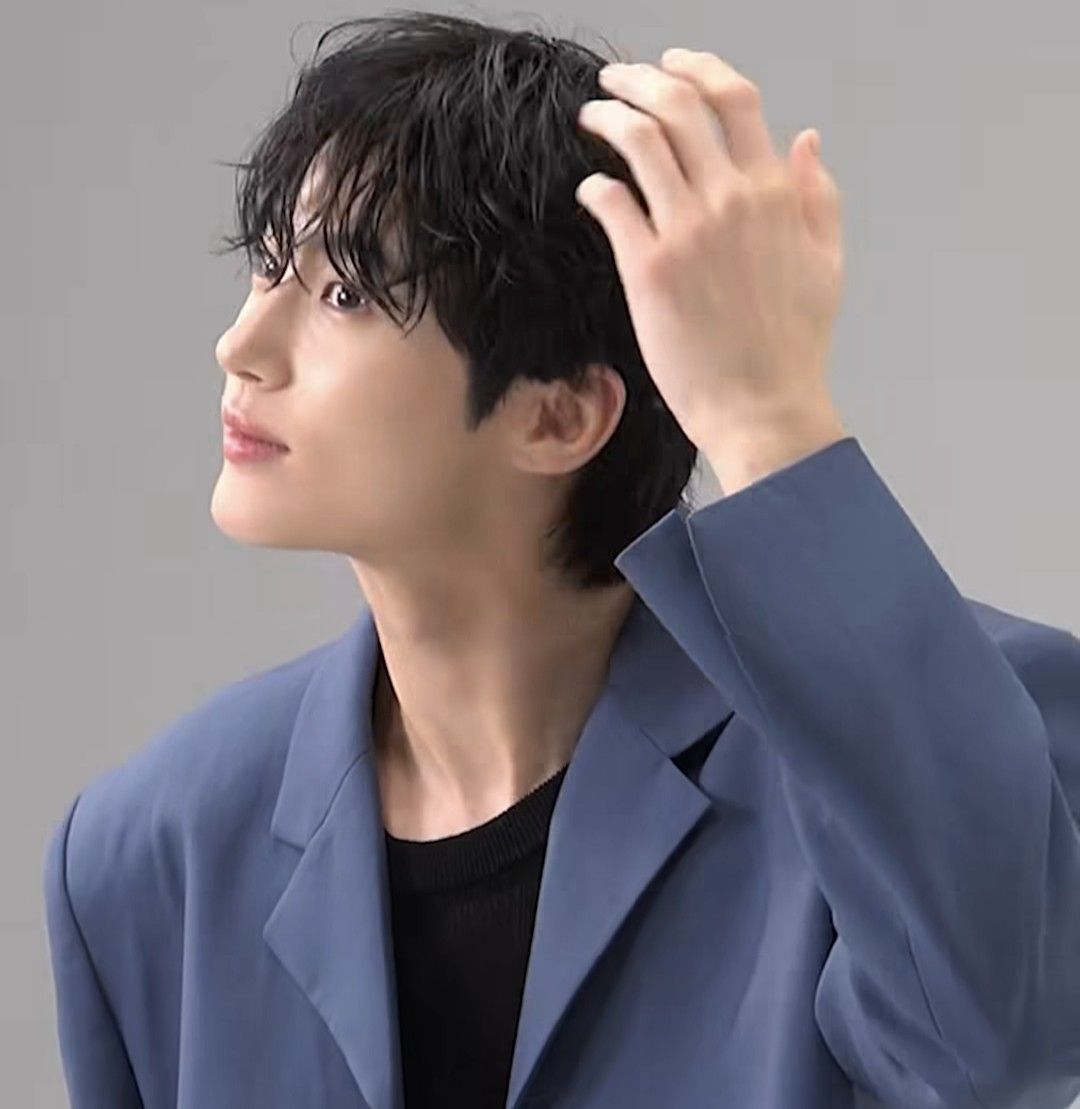 Behind-the-scenes cut of Byeon Wooseok