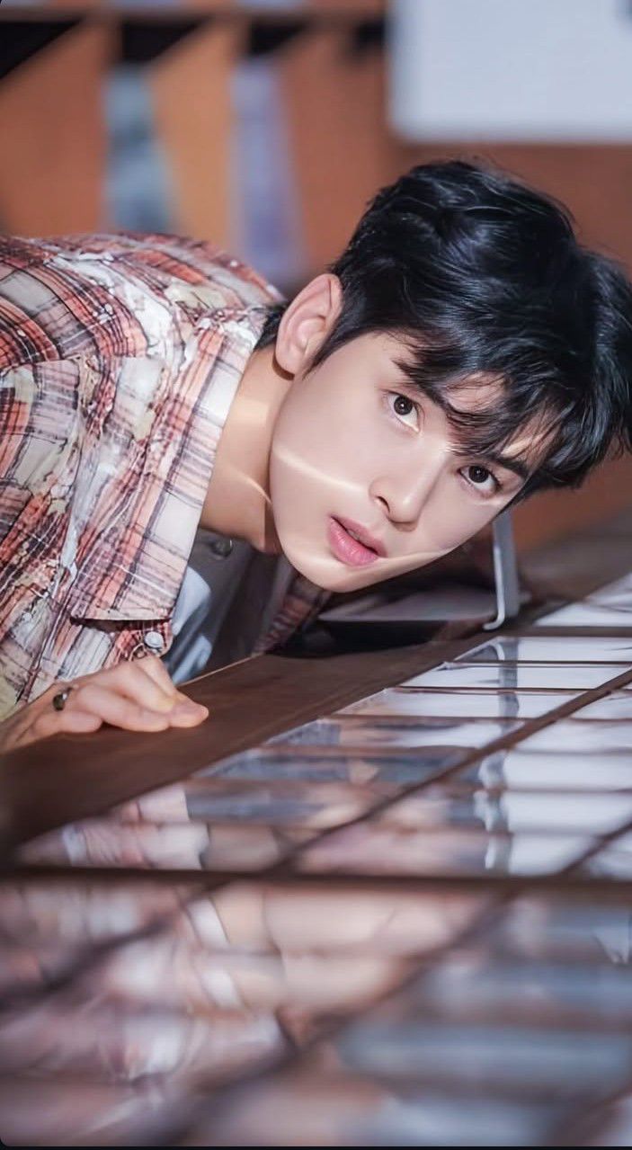 A moment captured by a fan of Cha Eunwoo