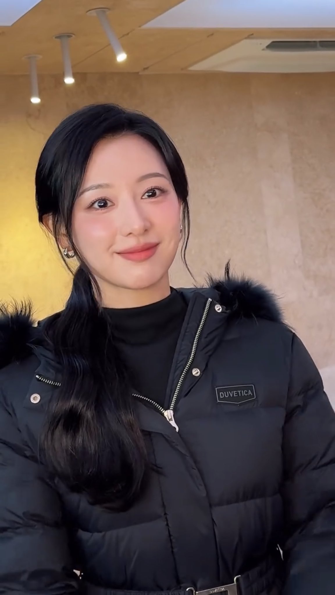 Behind-the-scenes cut of Kim Jiwon