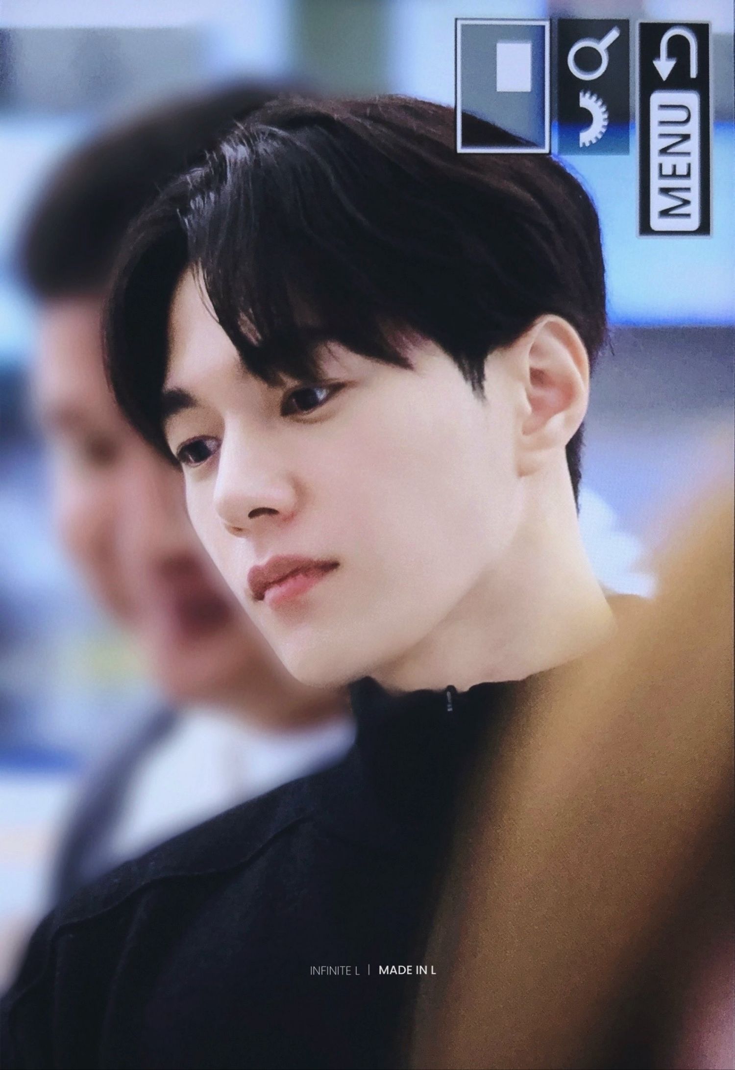 A moment captured by a fan of Kim Myungsoo (L)