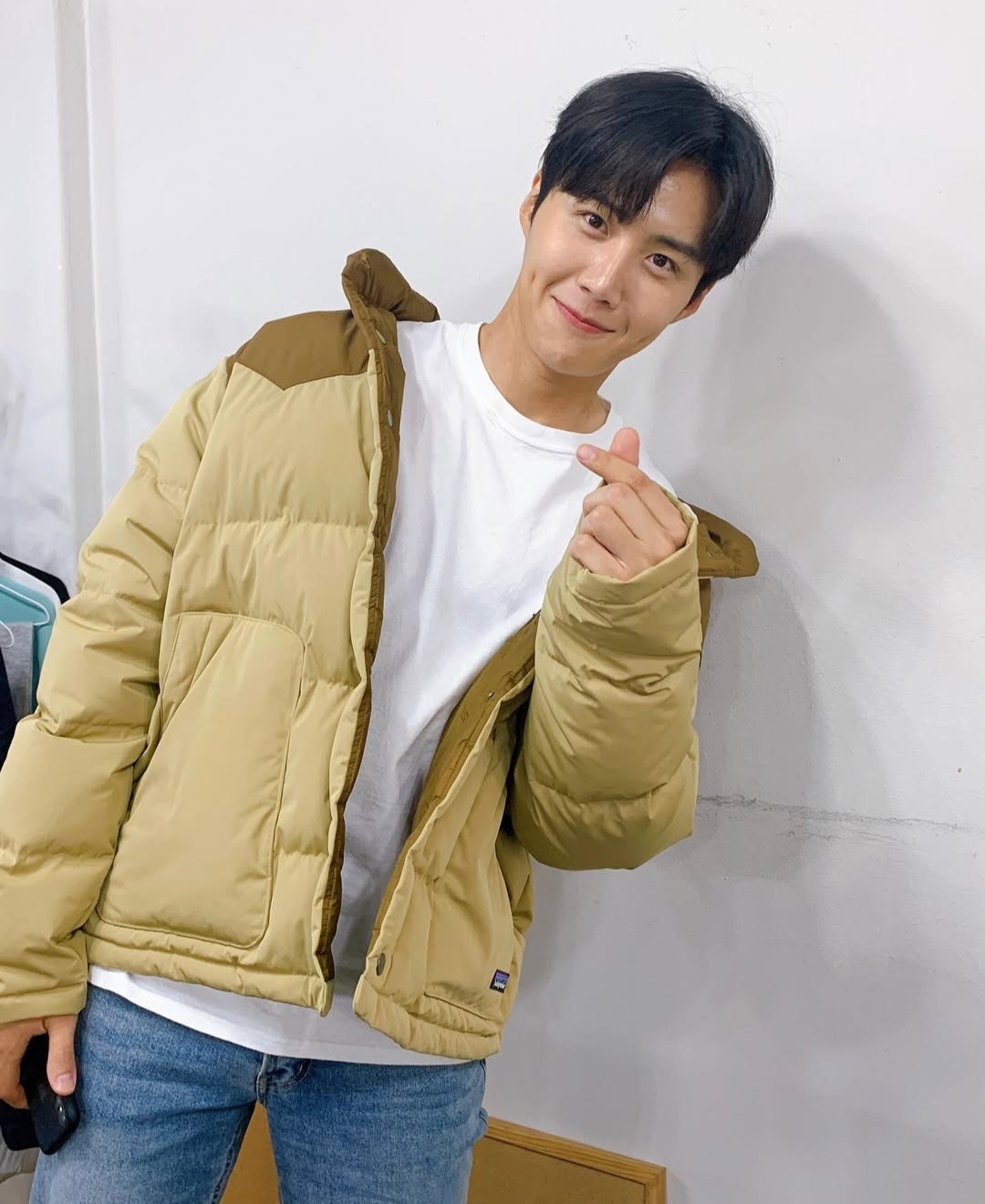 Behind-the-scenes cut of Kim Seonho