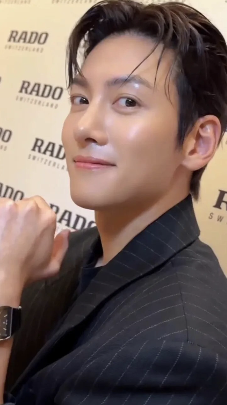 粉丝拍下的池昌旭瞬间