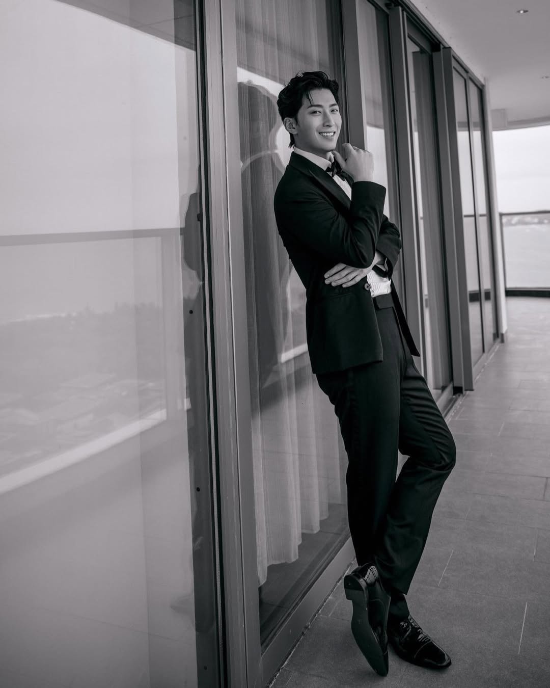 A moment captured by a fan of Shawn Dou