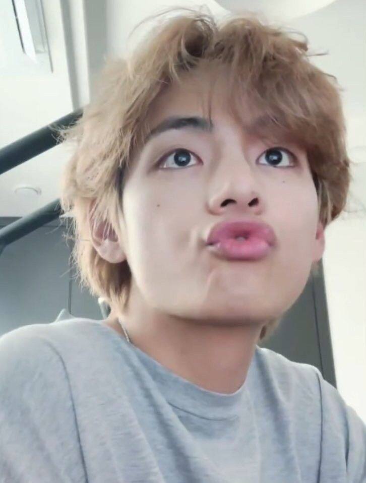 Behind-the-scenes cut of Kim Taehyung (V)