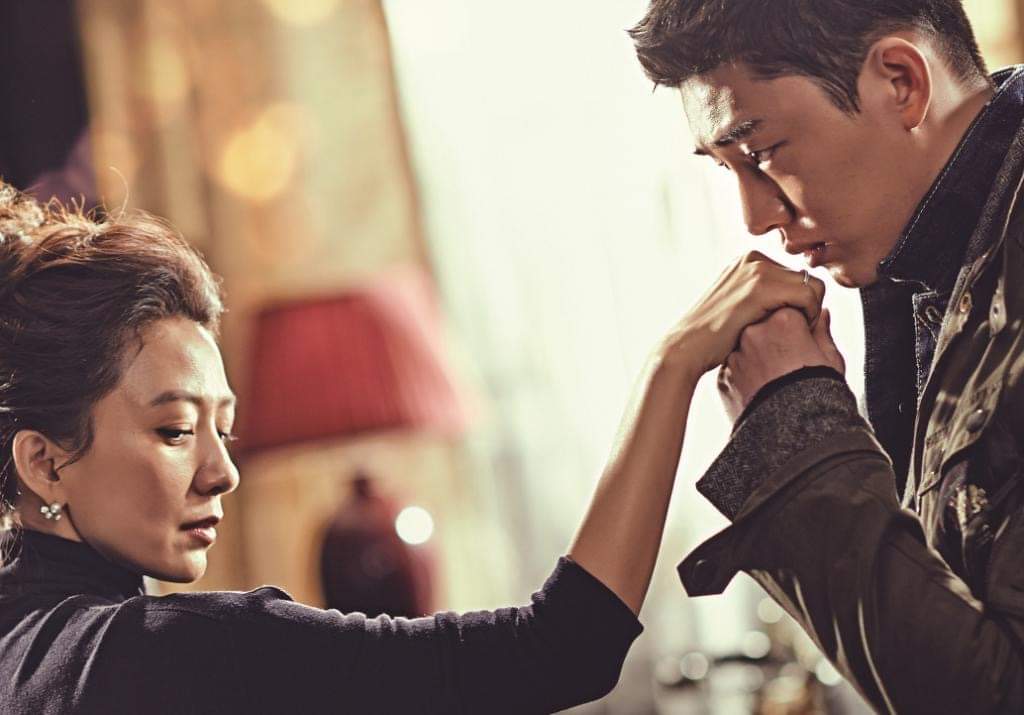 Behind-the-scenes cut of Kim Heeae