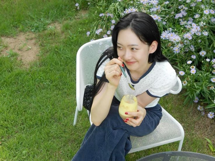 Behind-the-scenes cut of Han Jihyun