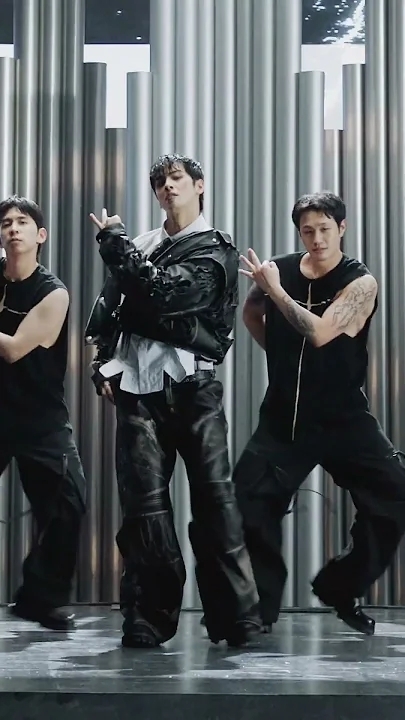 A moment captured by a fan of Cha Eunwoo