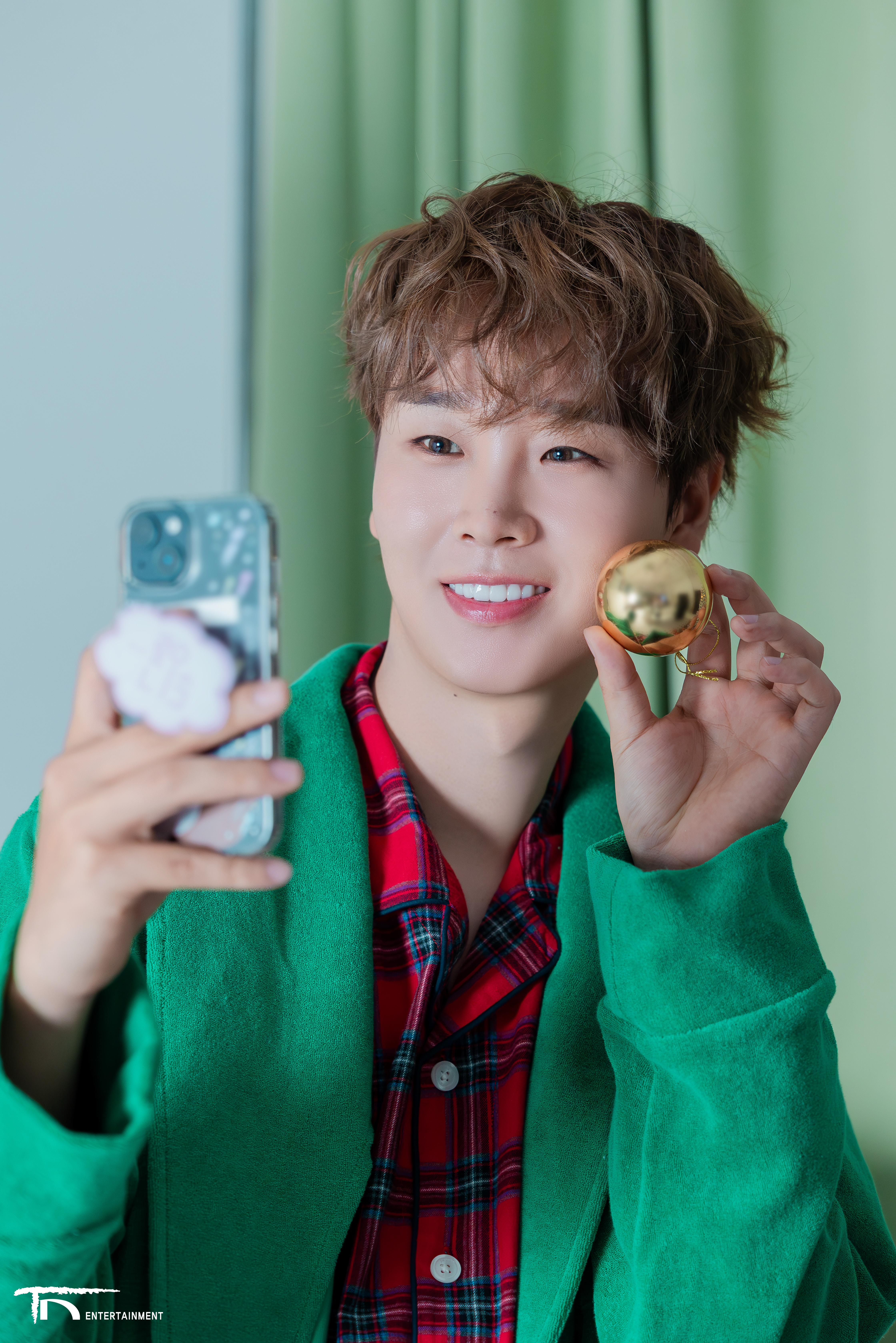 Behind-the-scenes cut of Song Minjun