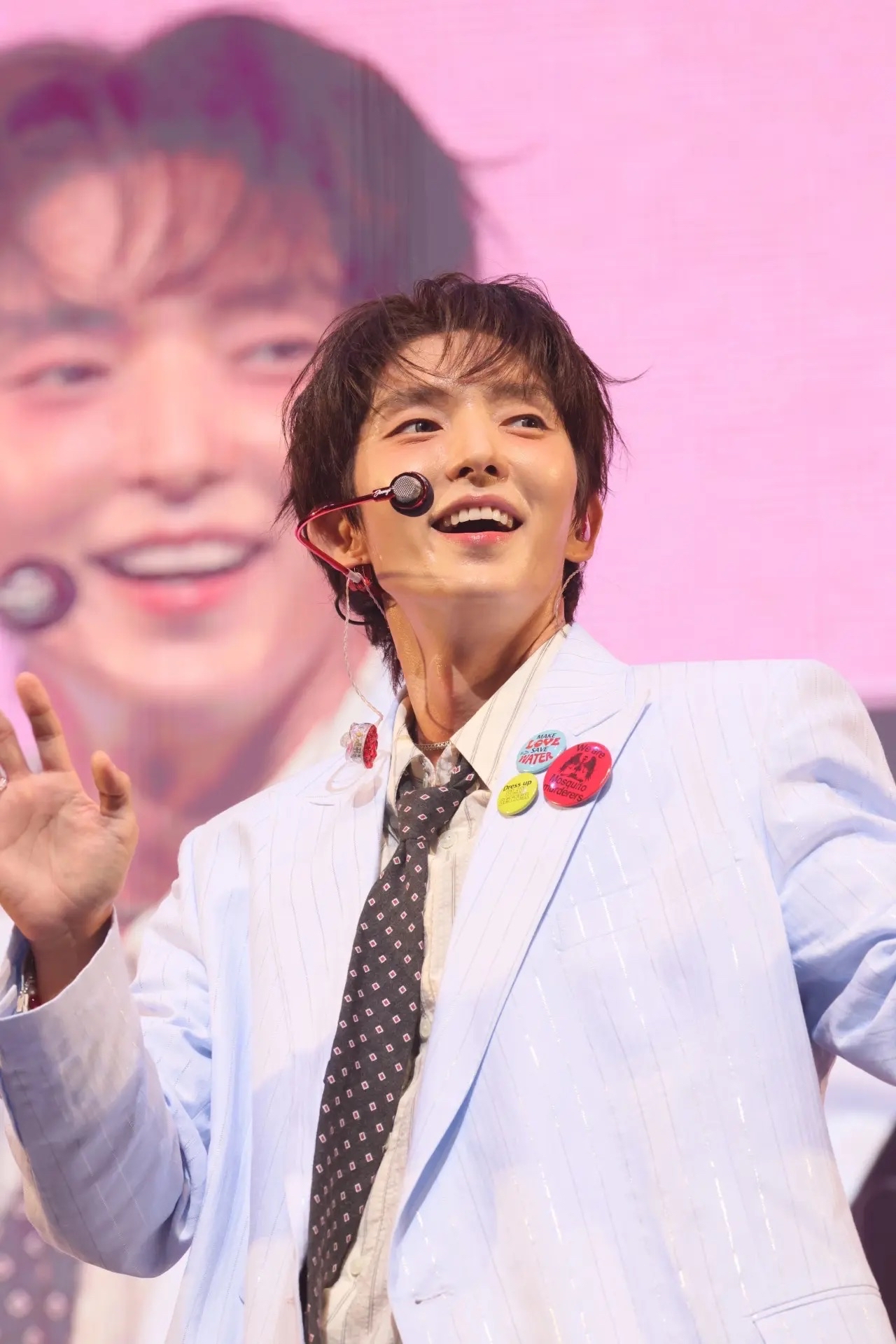 Behind-the-scenes cut of Lee Joongi