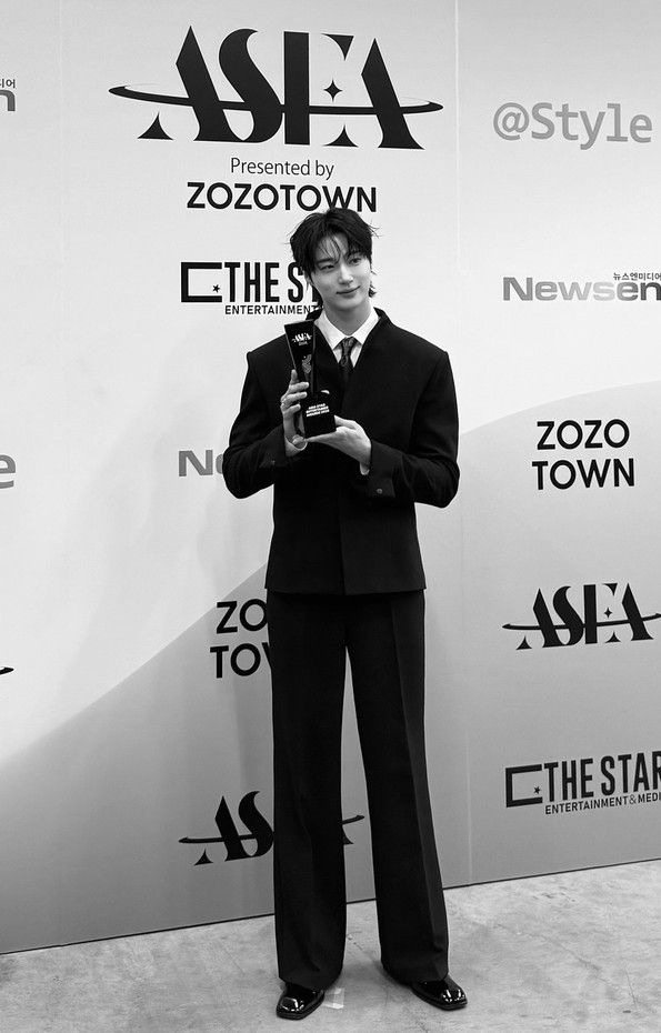 Behind-the-scenes cut of Byeon Wooseok