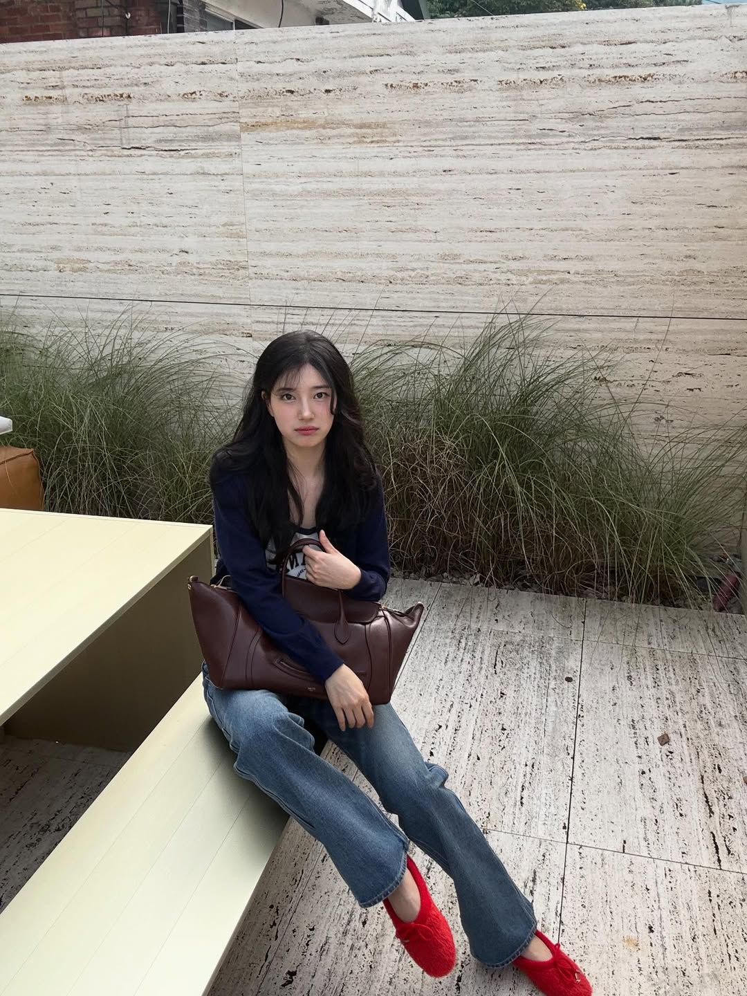 Behind-the-scenes cut of Bae Suzy