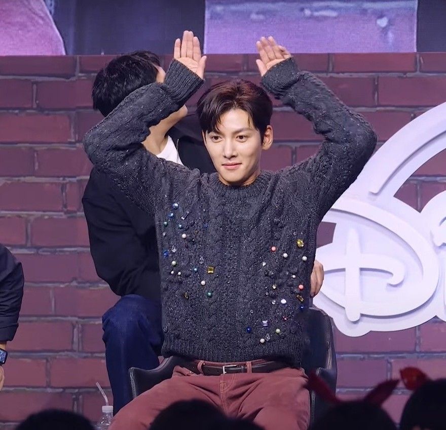 粉丝拍下的池昌旭瞬间